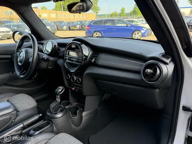 Mini Hatch view 13
