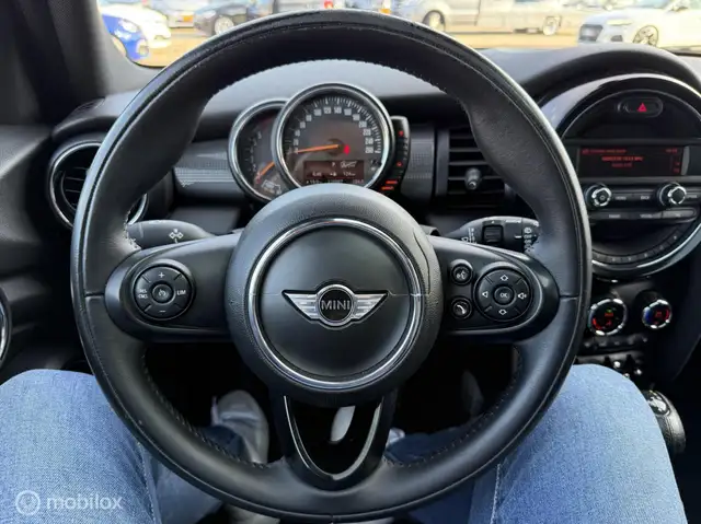 Mini Hatch view 12