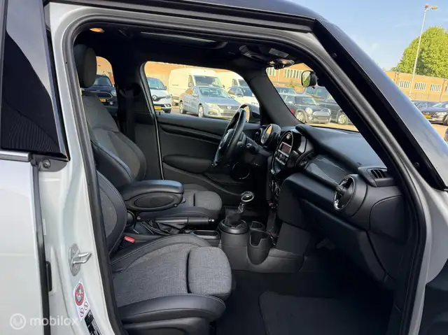 Mini Hatch view 14