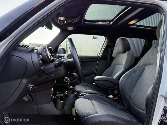 Mini Hatch view 4