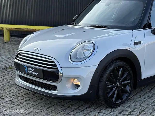 Mini Hatch view 6