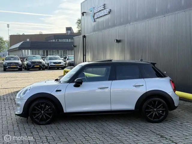 Mini Hatch view 7
