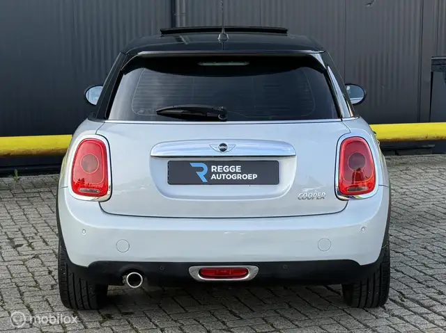 Mini Hatch view 8