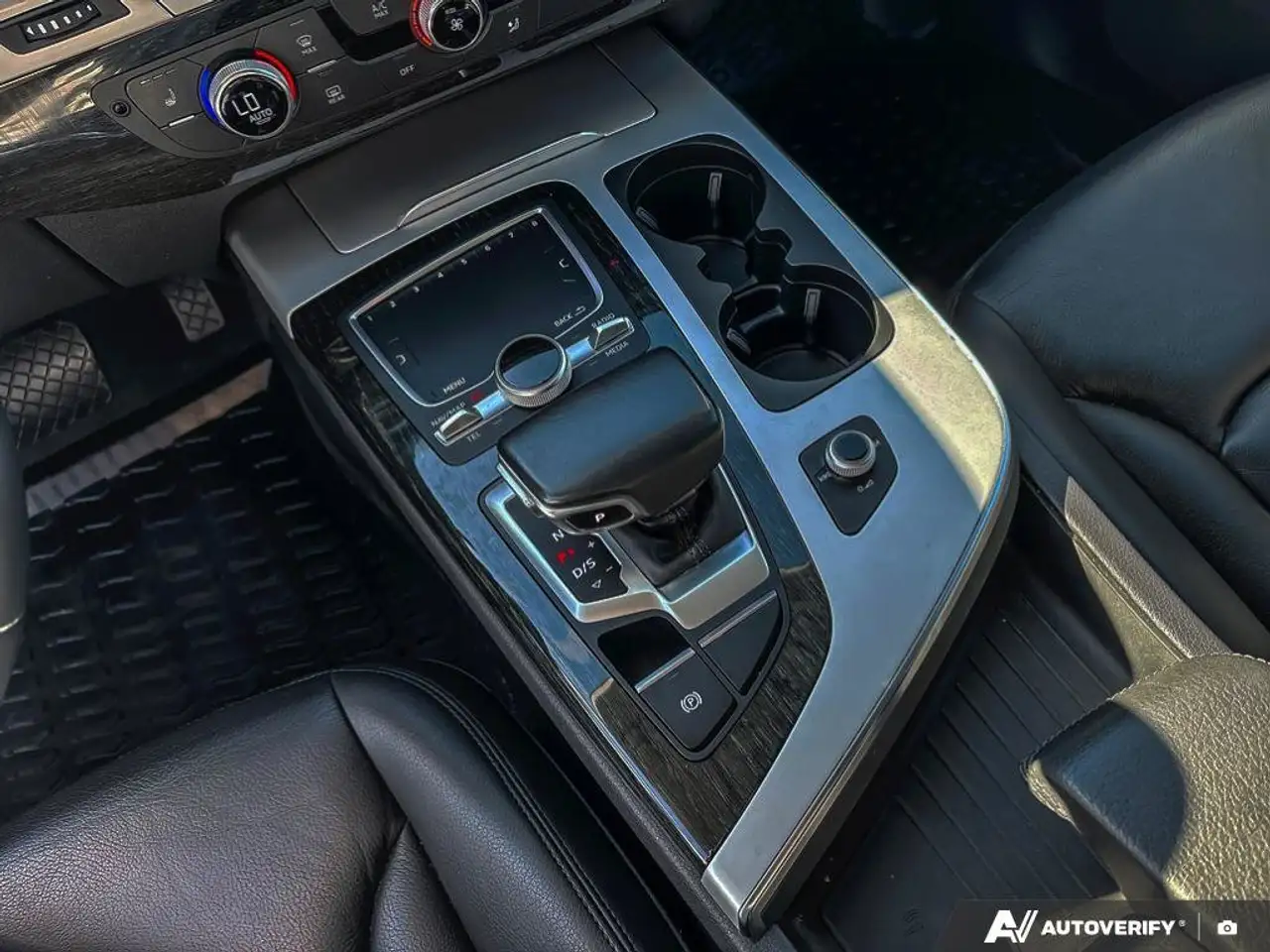 Audi Q7 снимка Audi Q7