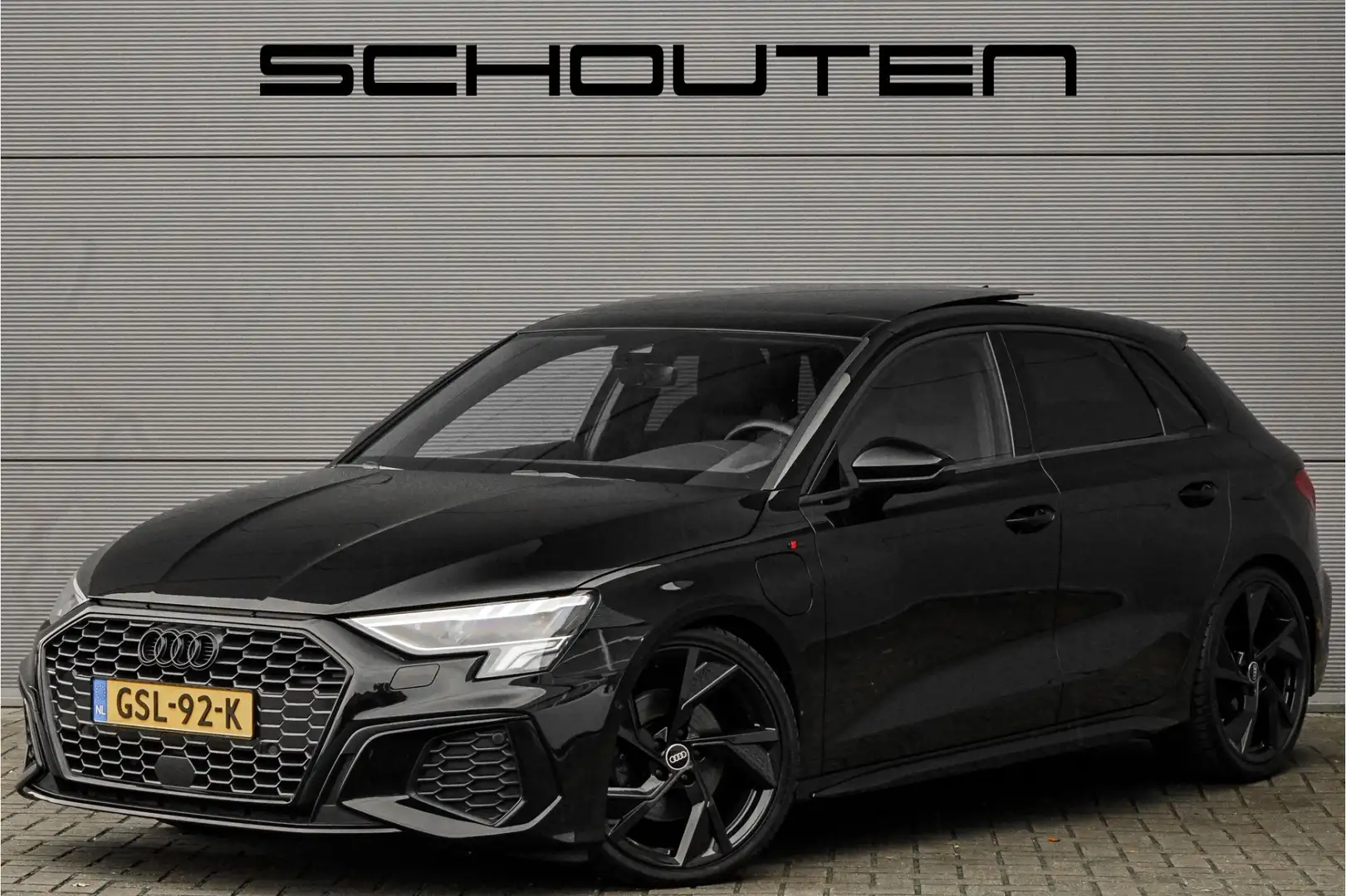 Audi A3 Sportback 40 TFSI e S-Line Pano RS Sportzetels Cam Noir - 1