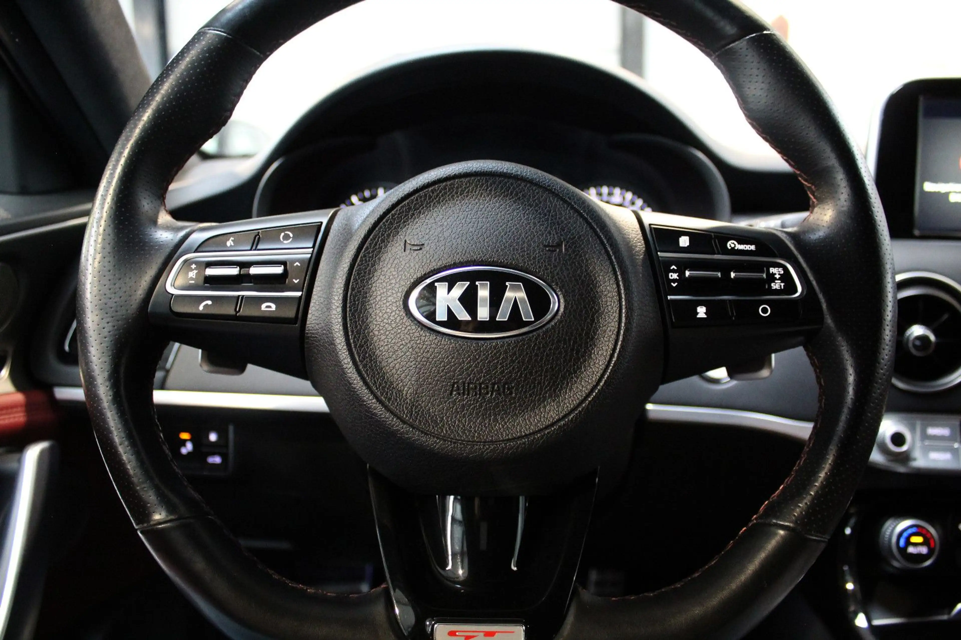 Kia Stinger GT 4WD — photo 13