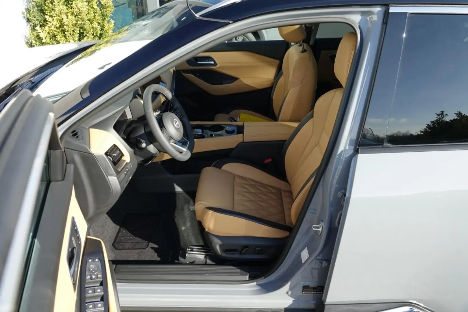 Nissan X-Trail TEKNA+ plus e-POWER e-4ORCE 5Sitz/20Zoll Grau - 1