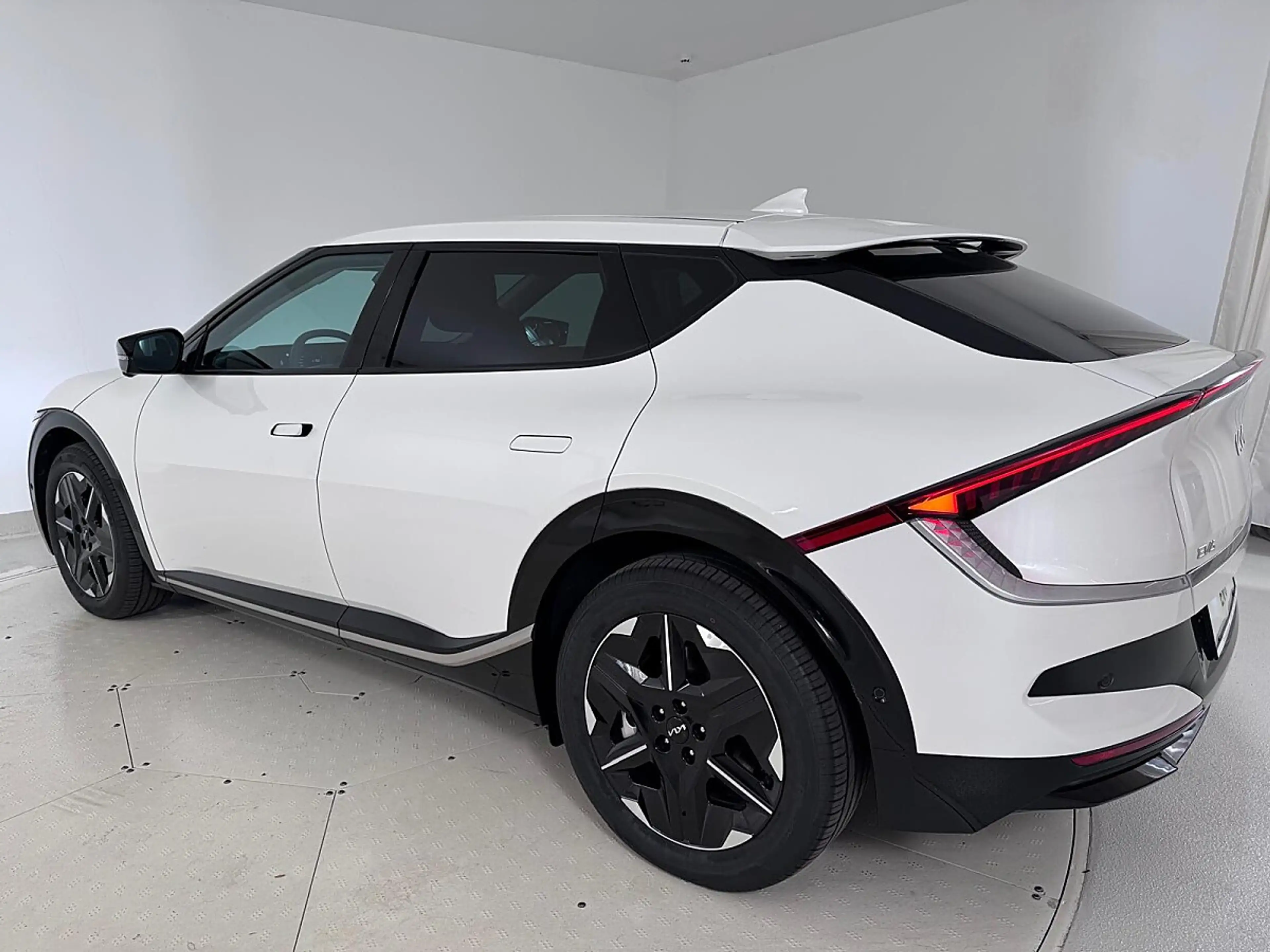 Kia EV6 /AIR/PLUS/84,0KWH/AT/AWD/326/MY26|Auto Stahl W22 — photo 5