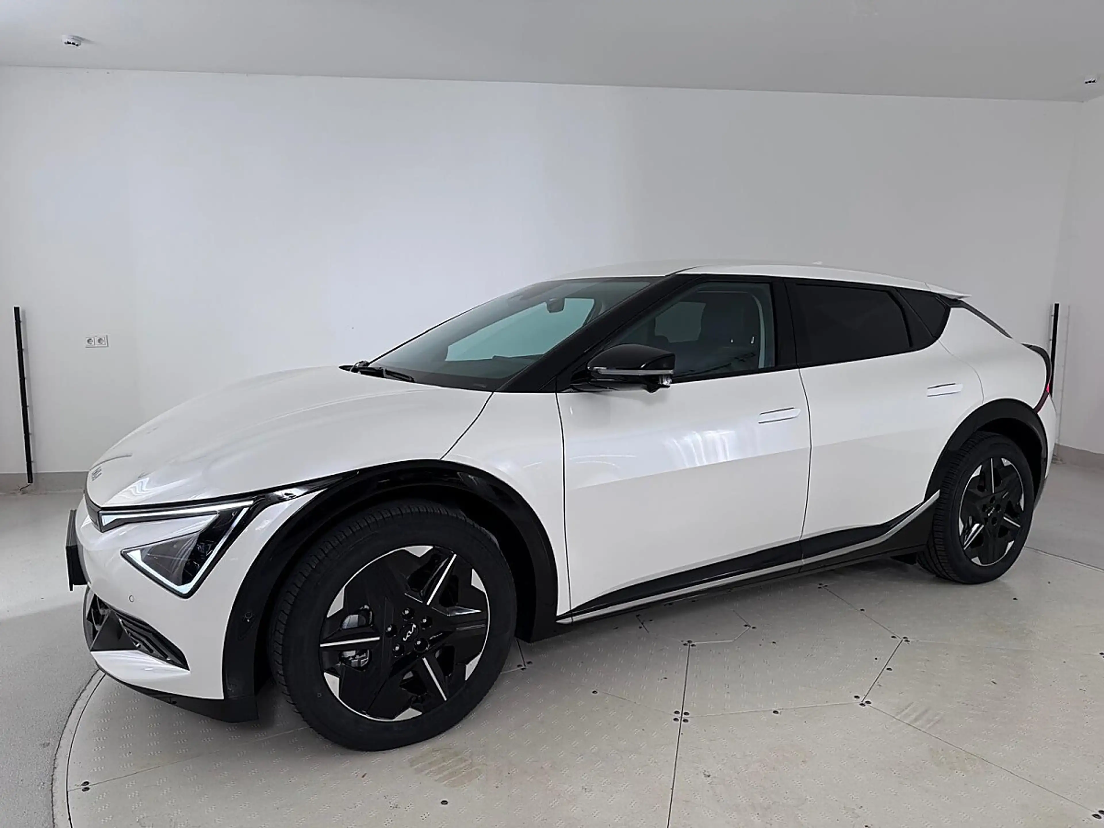 Kia EV6 /AIR/PLUS/84,0KWH/AT/AWD/326/MY26|Auto Stahl W22 — photo 4