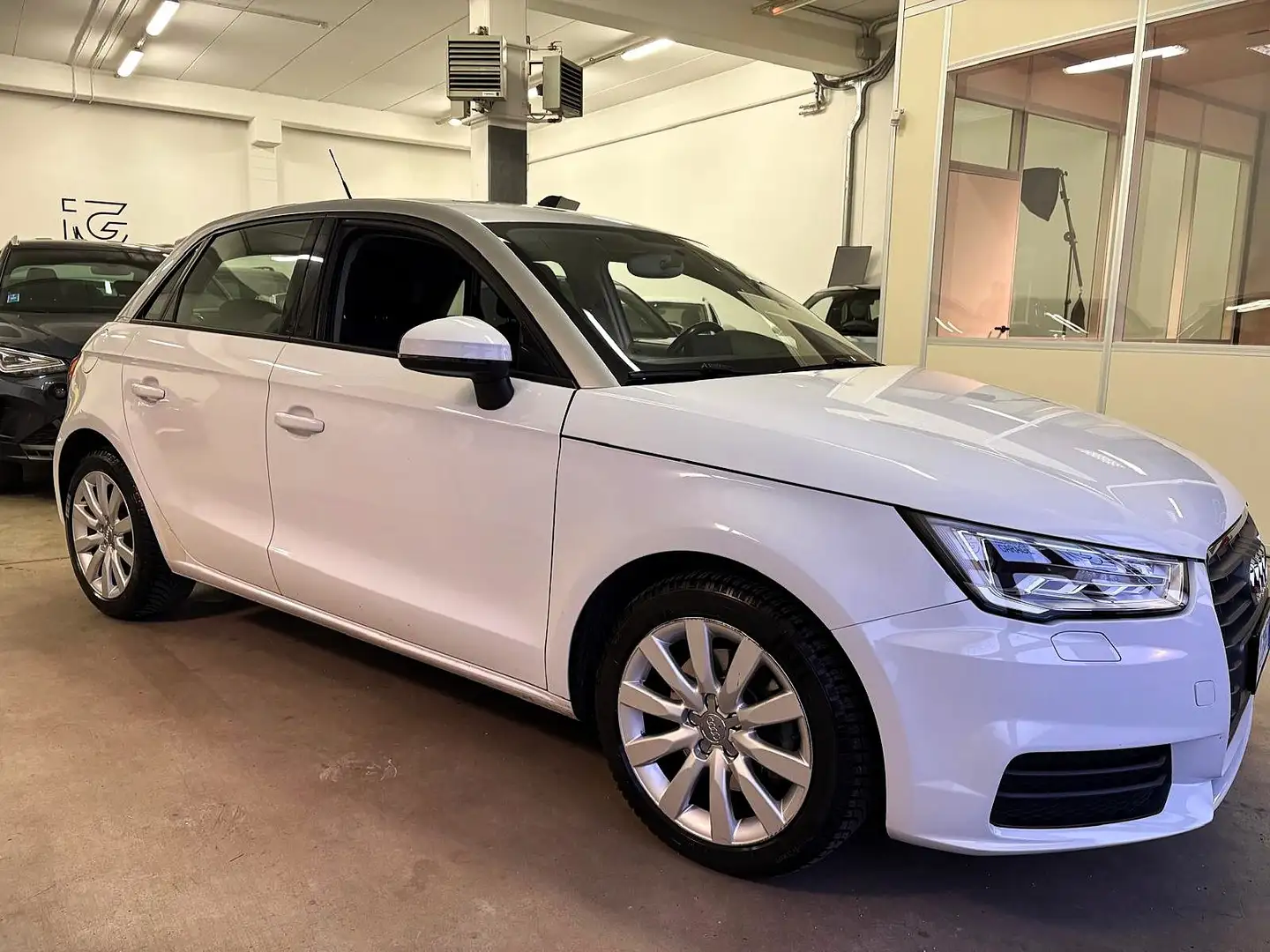 Audi A1 Sportback 1.6 tdi Metal Plus s-tronic Bianco - 1