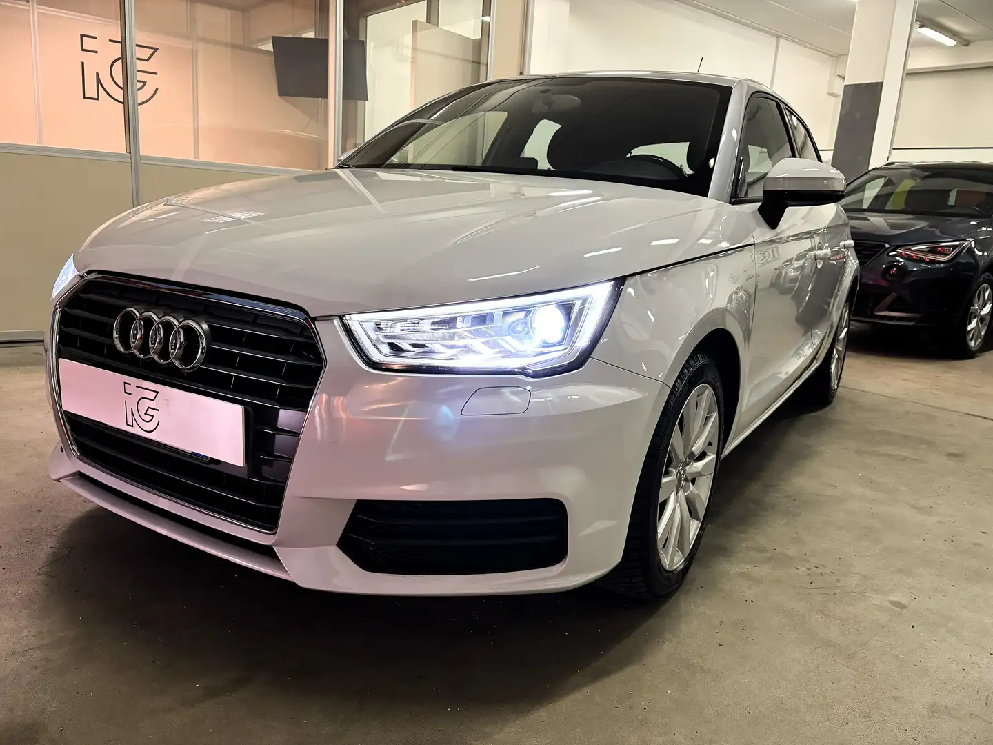 Audi A1 Sportback 1.6 tdi Metal Plus s-tronic Bianco - 2