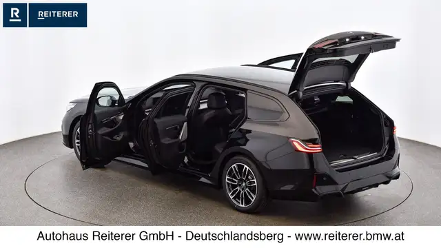 BMW 5 Series view 10