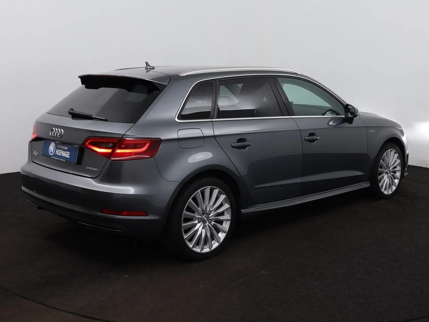 Audi A3 Sportback 1.4 e-tron PHEV Ambition Pro Line plus A Grijs - 2