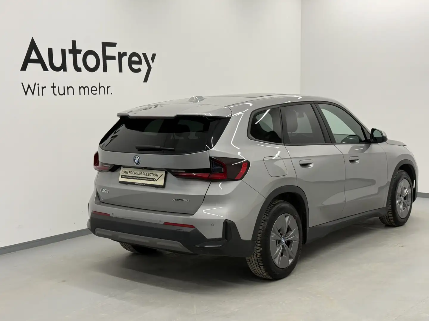 BMW iX1 xDrive30 Silber - 2