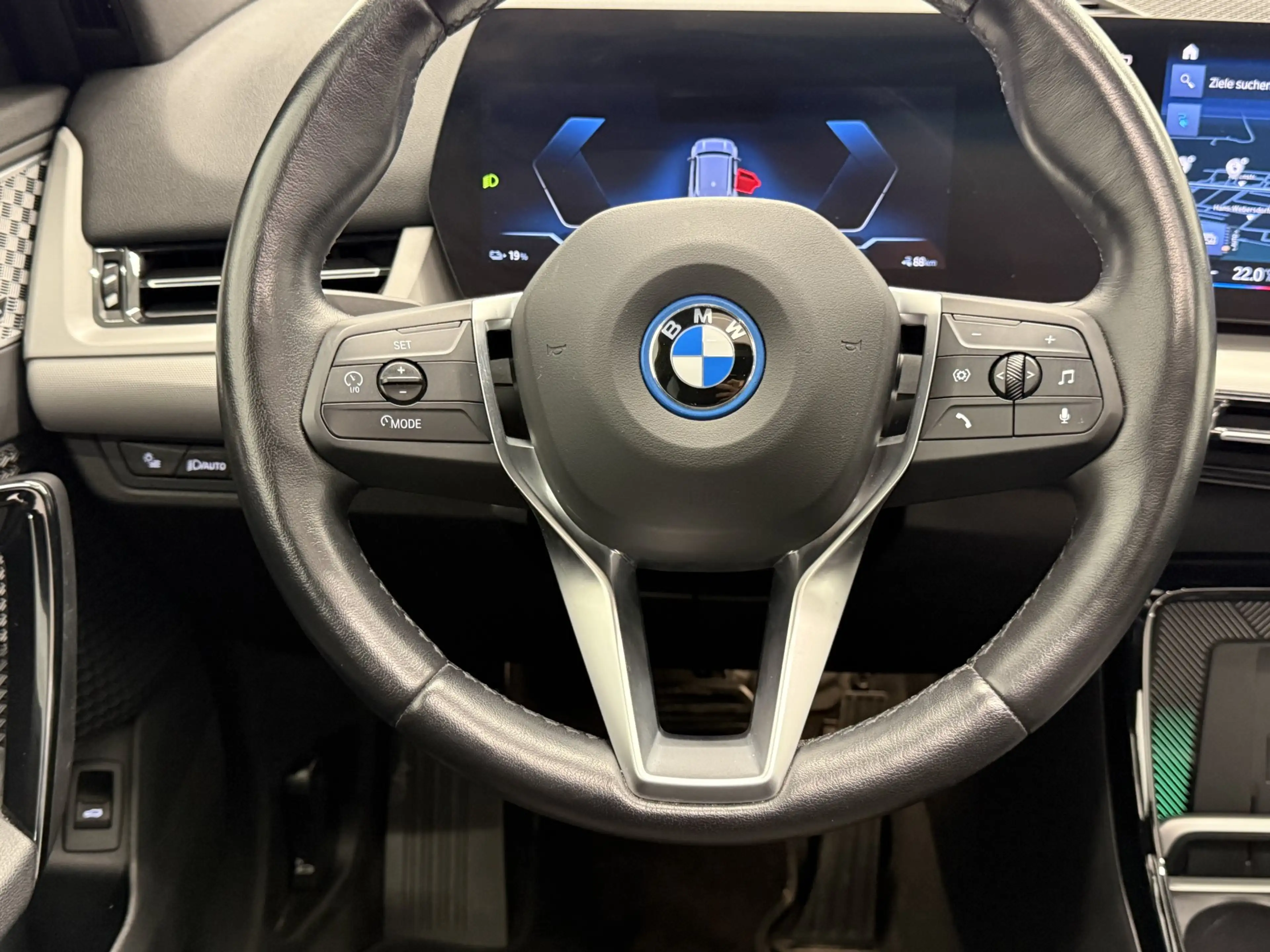 BMW iX1 xDrive30 — photo 10