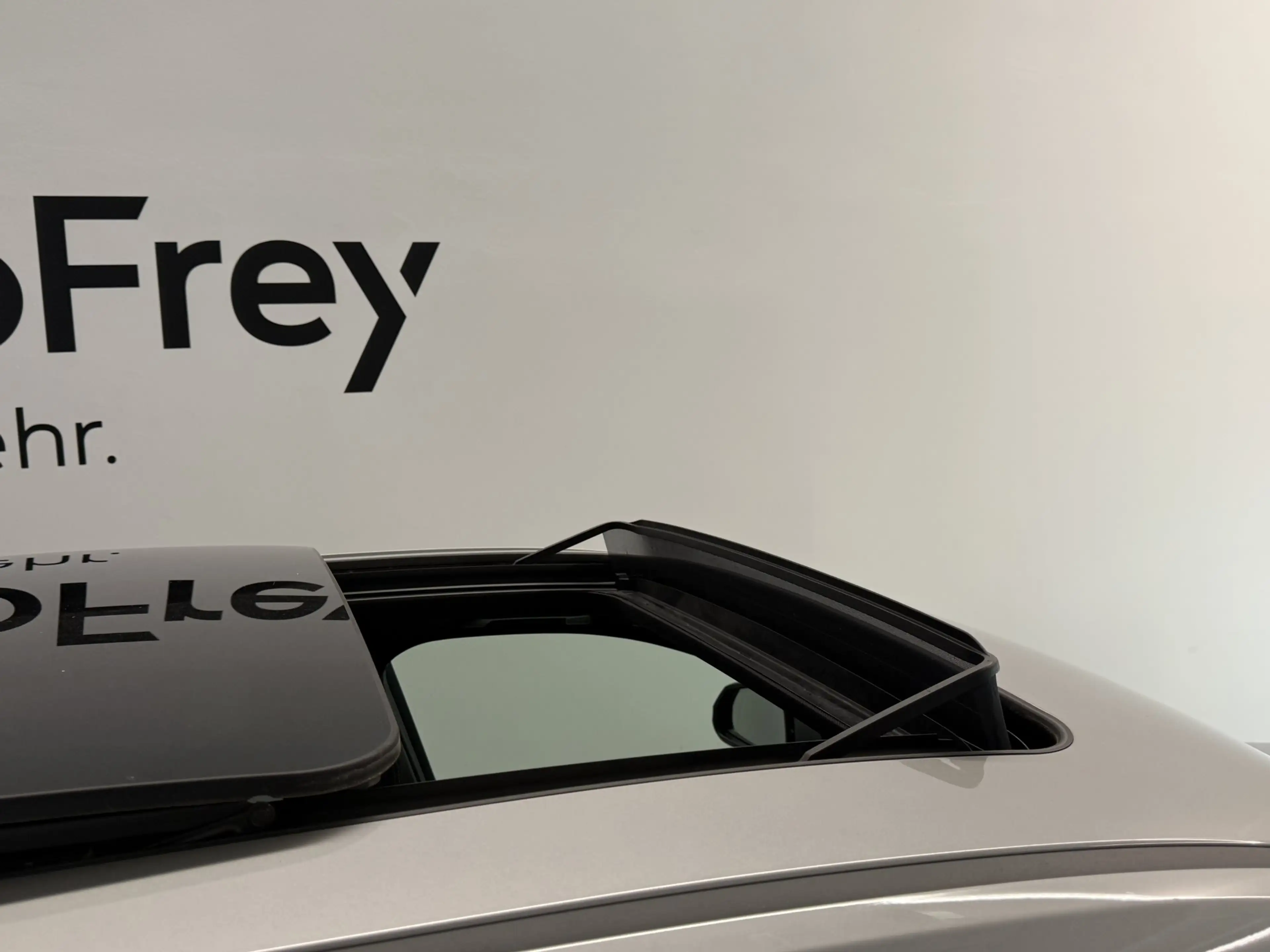 BMW iX1 xDrive30 — photo 15