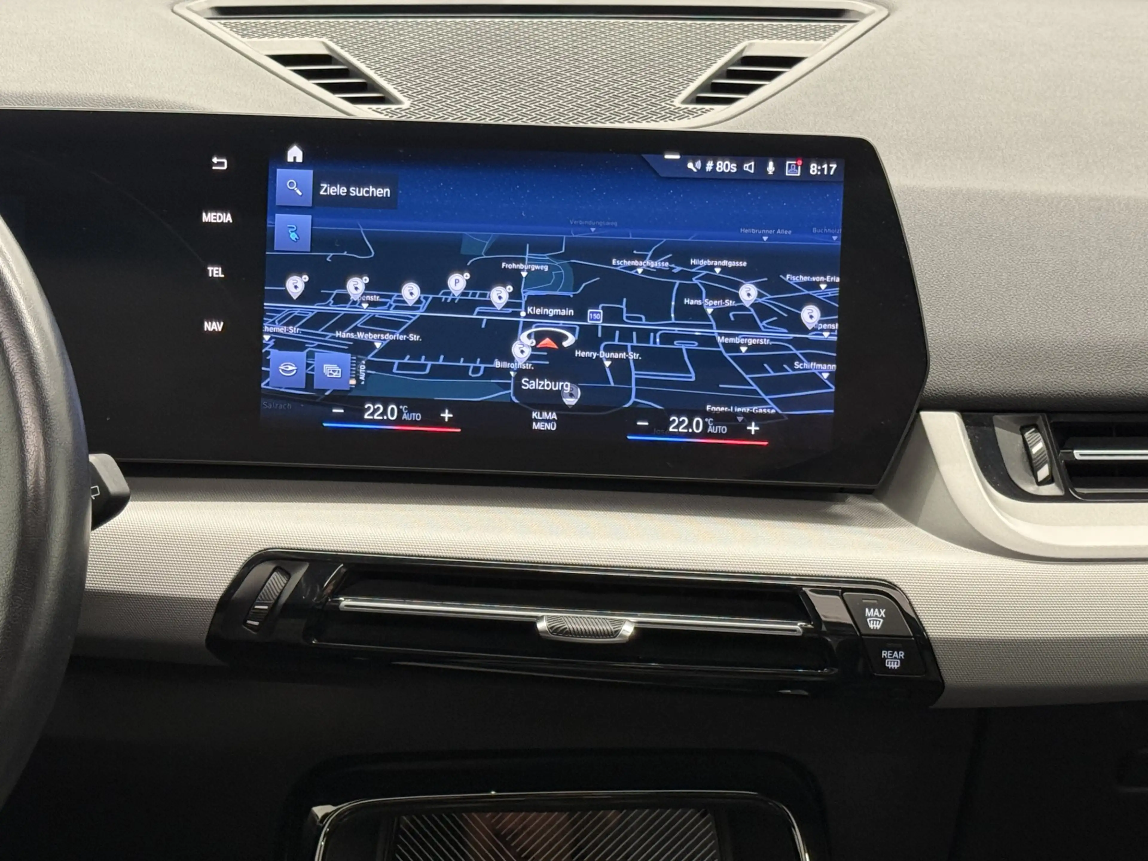 BMW iX1 xDrive30 — photo 8