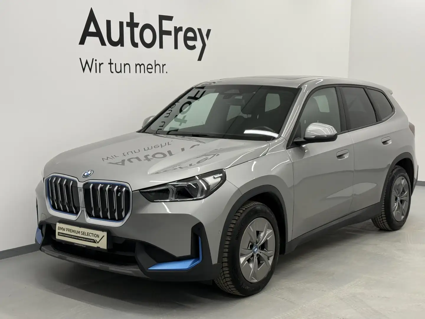 BMW iX1 xDrive30 Silber - 1