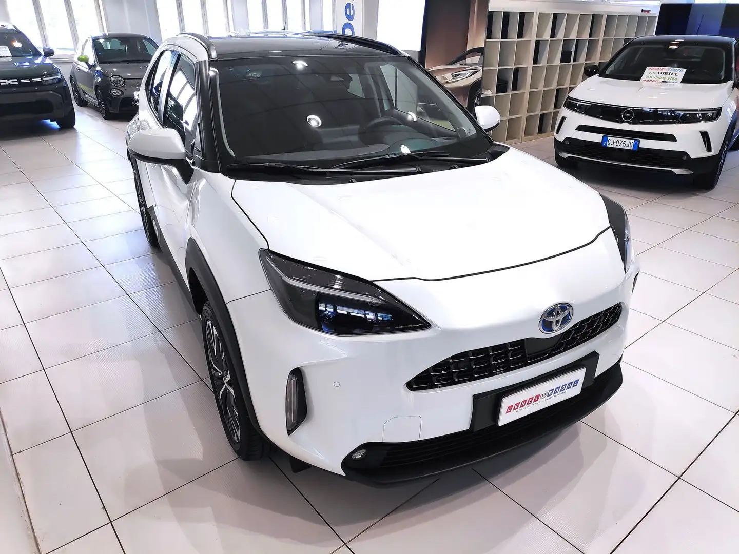 Toyota Yaris Cross 1.5 Hybrid 5p. E-CVT AWD-i Lounge*7900 KM*FULL OP Bianco - 1