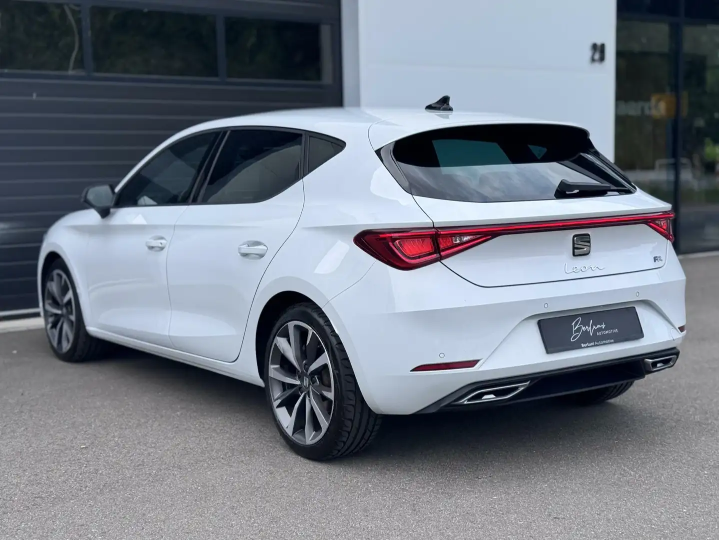 SEAT Leon 1.0 eTSI FR Business Automaat | DAB|Cruise Control Blanc - 2