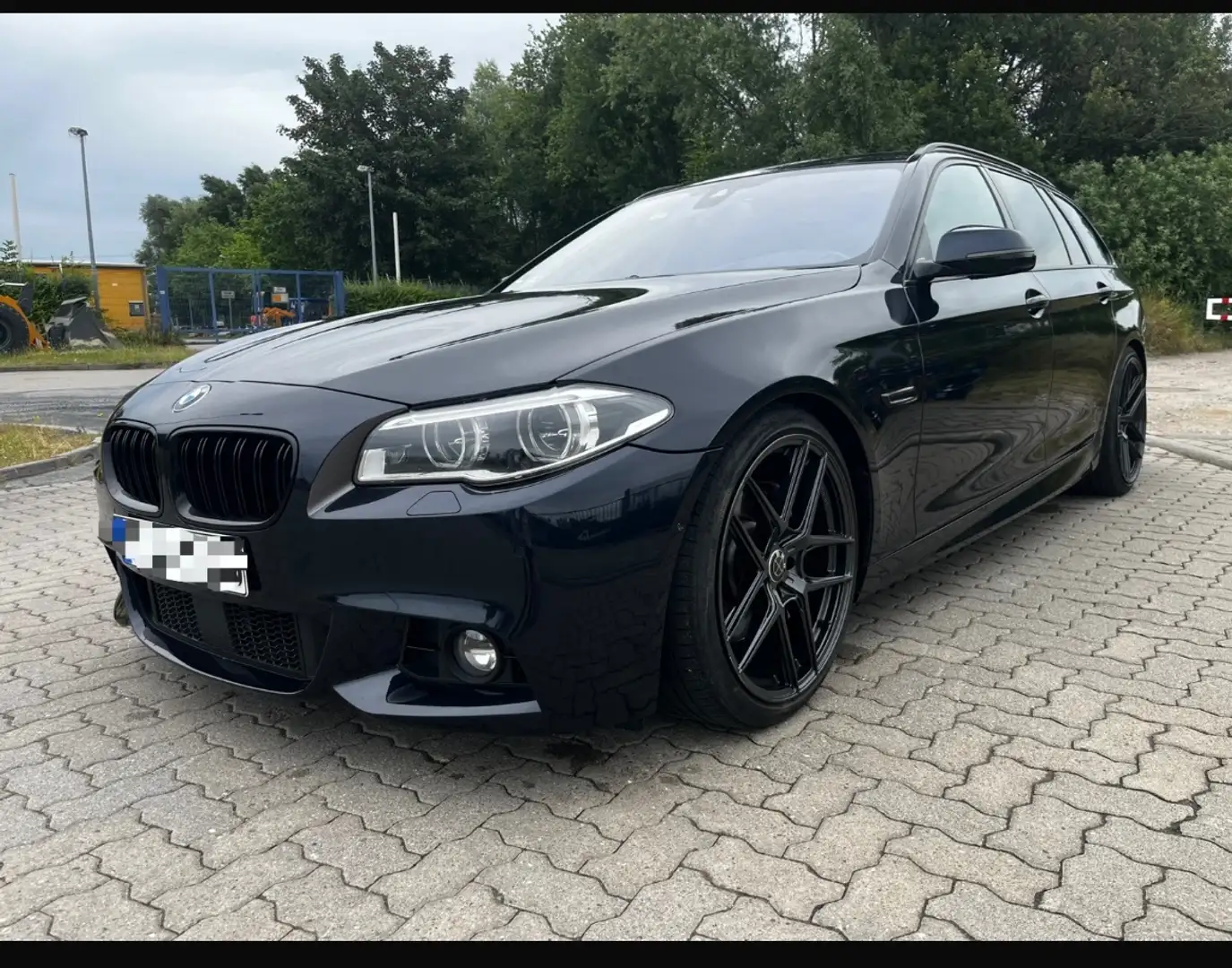 BMW 535 BMW 535d xDrive M Paket Pano Softcl Černá - 1