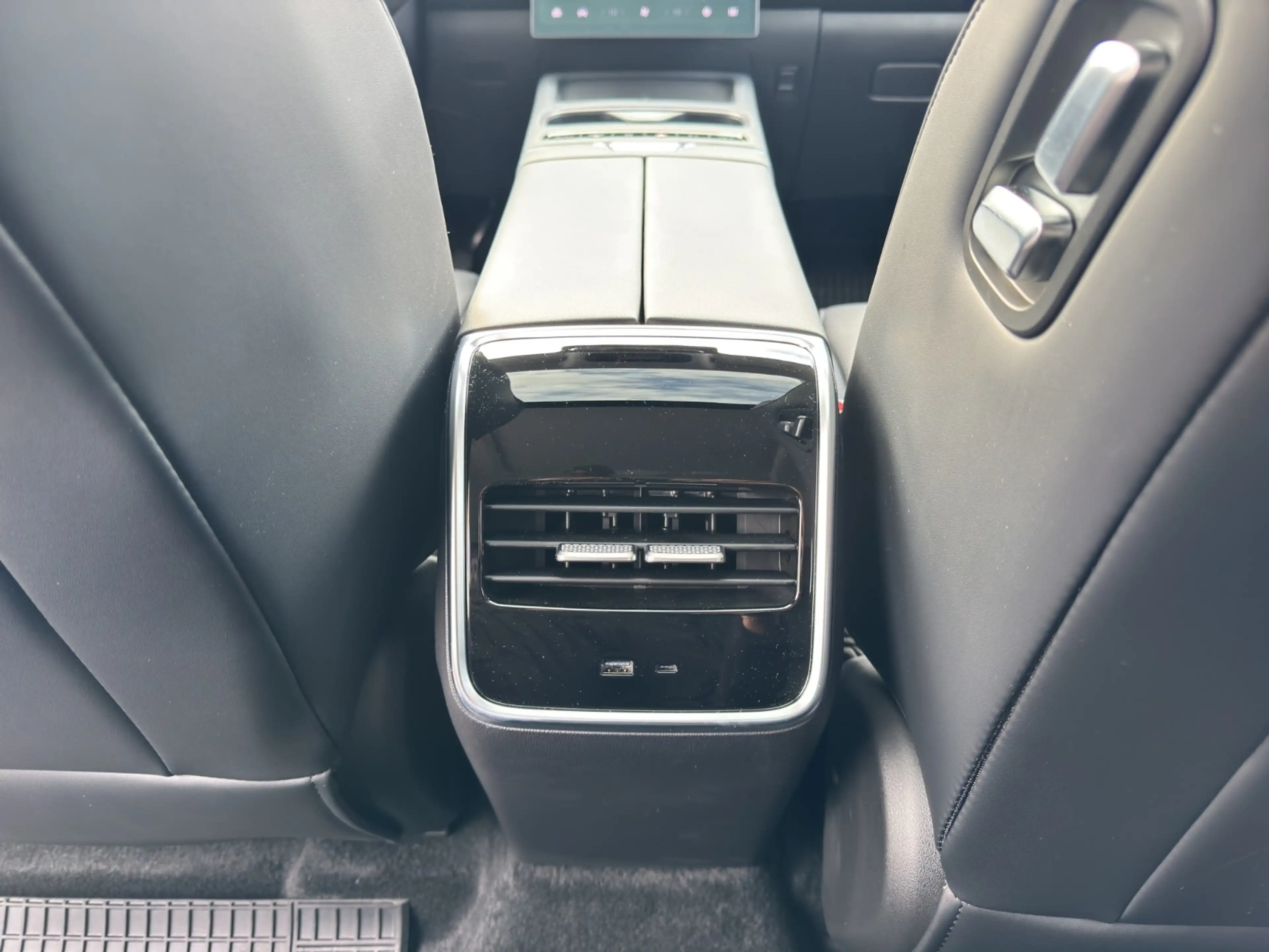 Jaecoo J7 PHEV 1.5 SHS Premium-Line Ambi CarPlay Pano — photo 23