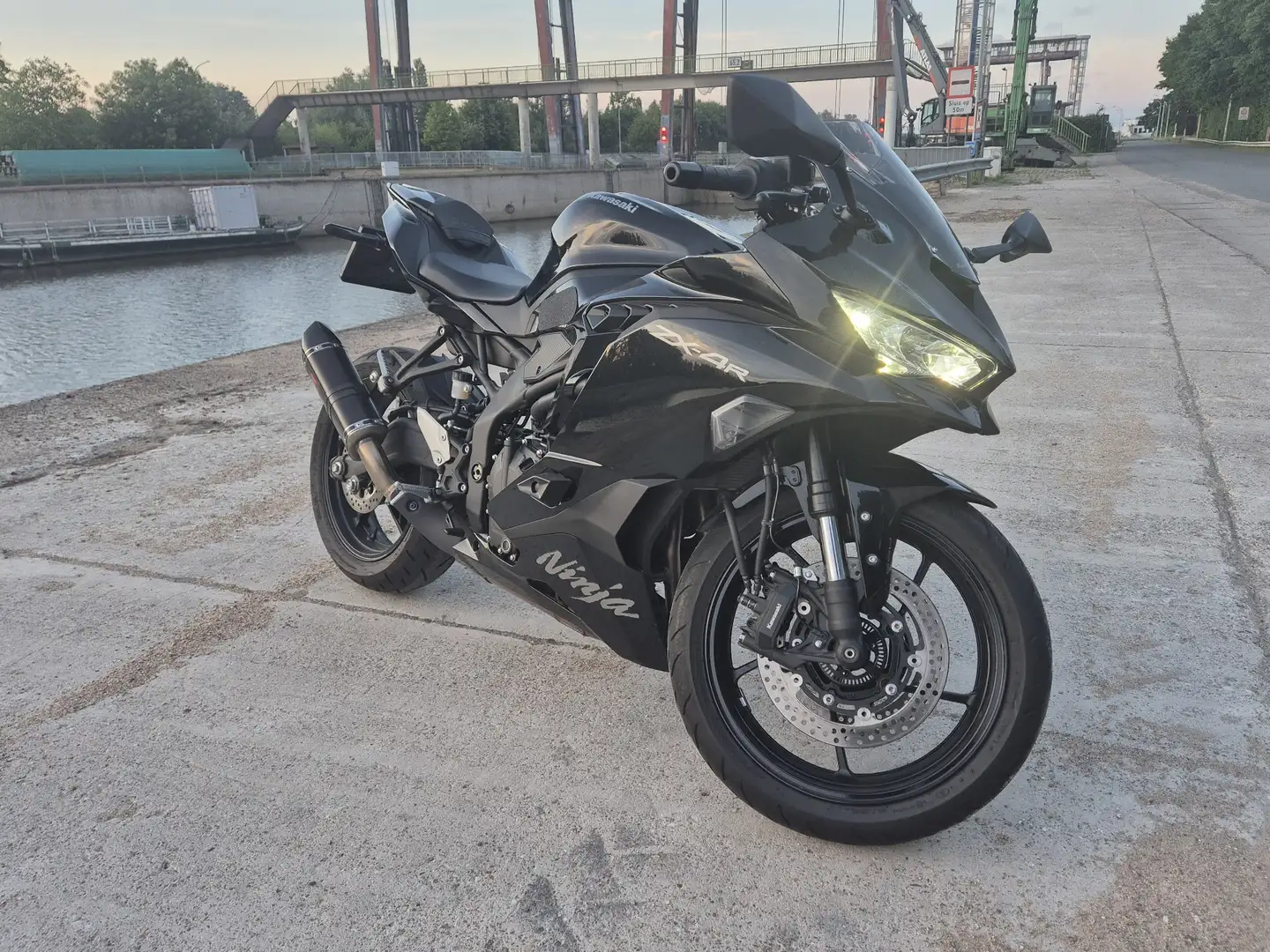 Kawasaki Ninja ZX-4RR Schwarz - 1
