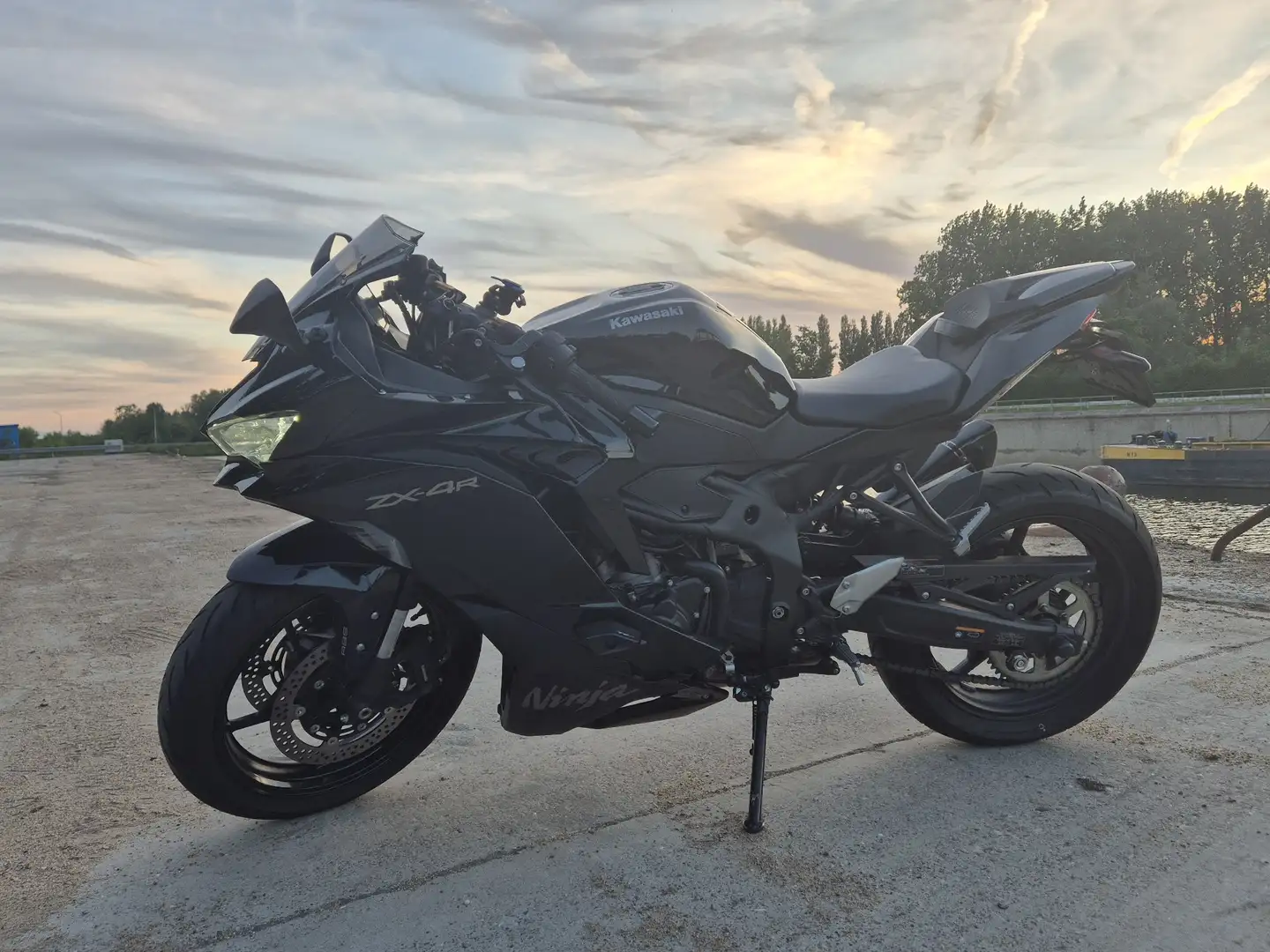 Kawasaki Ninja ZX-4RR Schwarz - 2