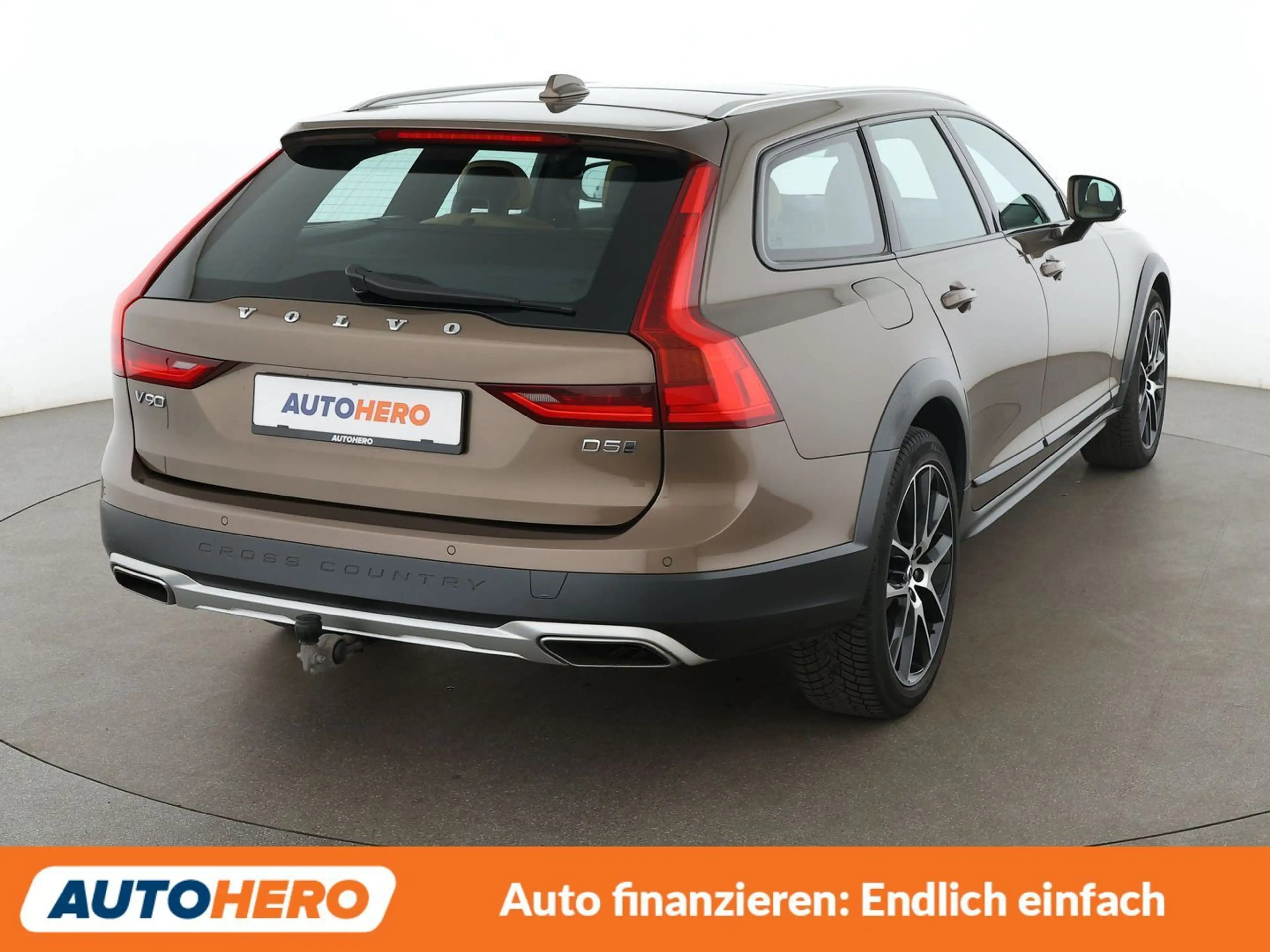 Volvo V90 Cross Country 2.0 D5 AWD Aut.*NAVI*HUD*LED* — photo 6