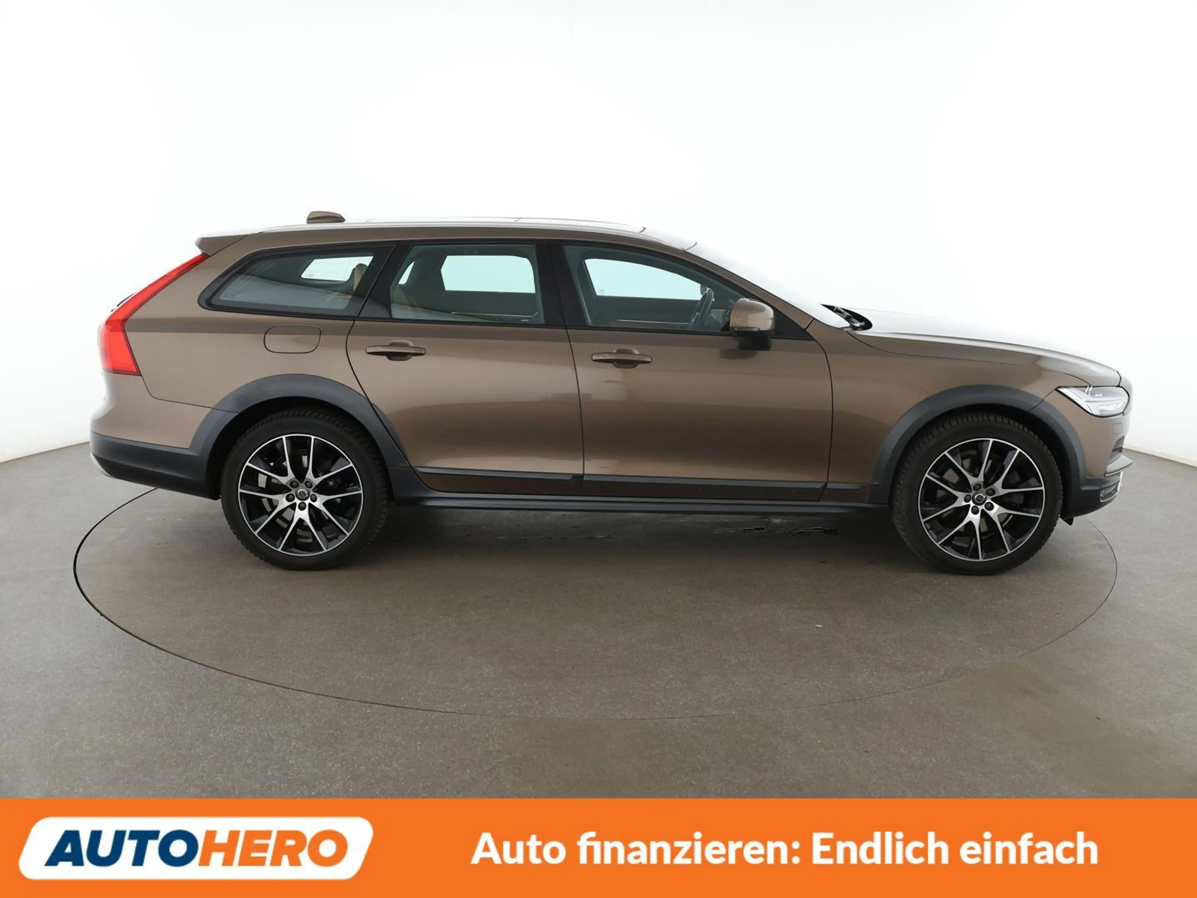Volvo V90 Cross Country 2.0 D5 AWD Aut.*NAVI*HUD*LED* — photo 7