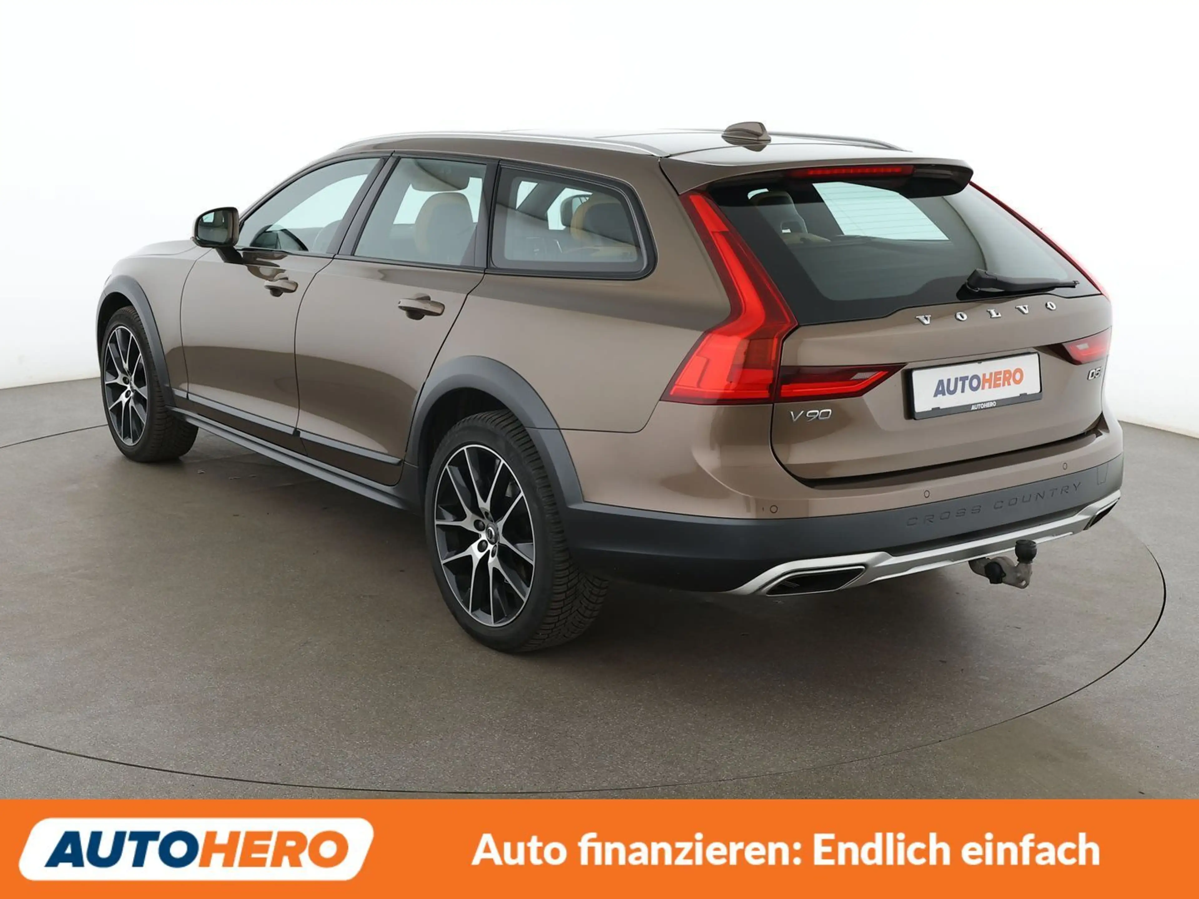 Volvo V90 Cross Country 2.0 D5 AWD Aut.*NAVI*HUD*LED* — photo 4