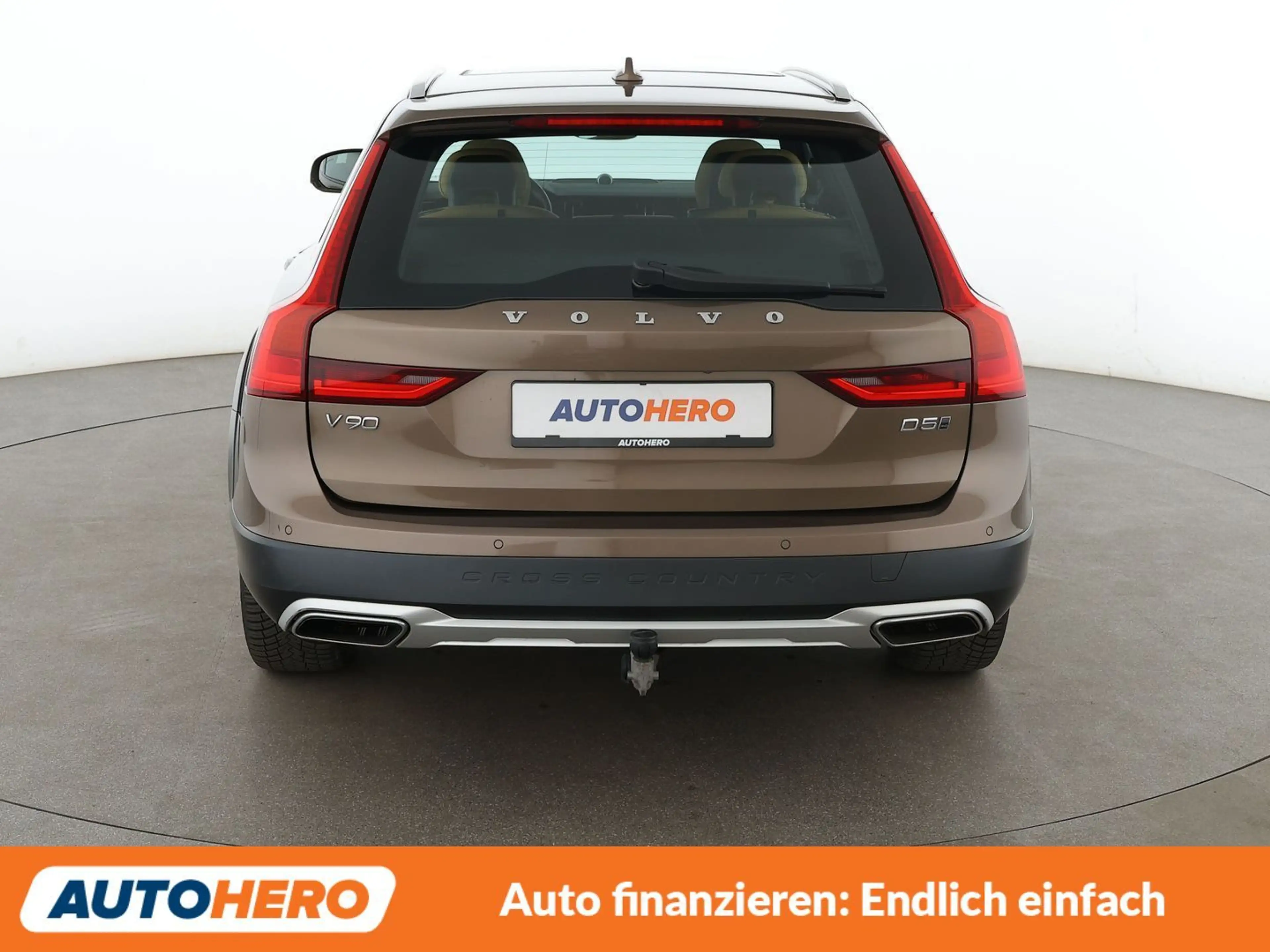 Volvo V90 Cross Country 2.0 D5 AWD Aut.*NAVI*HUD*LED* — photo 5