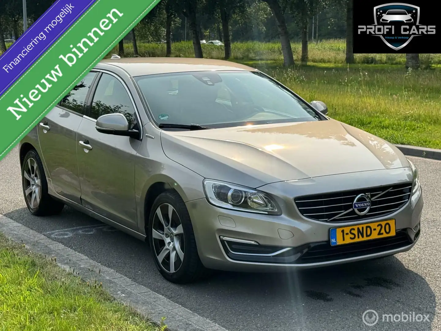 Volvo V60 2.4 D6 AWD Plug-In Hybrid Summum Airco werkt niet Šedá - 1