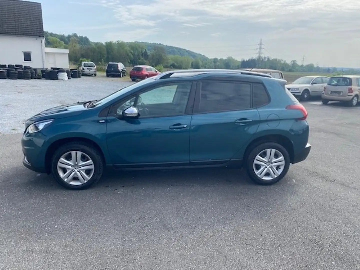 Peugeot 2008 1,6 BHDI NAVI SERVICEHEFT 2BESITZ Grün - 2