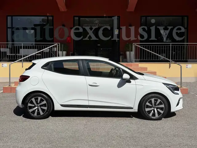 Renault Clio view 2