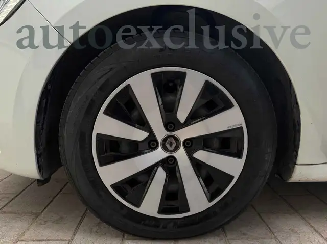 Renault Clio view 12
