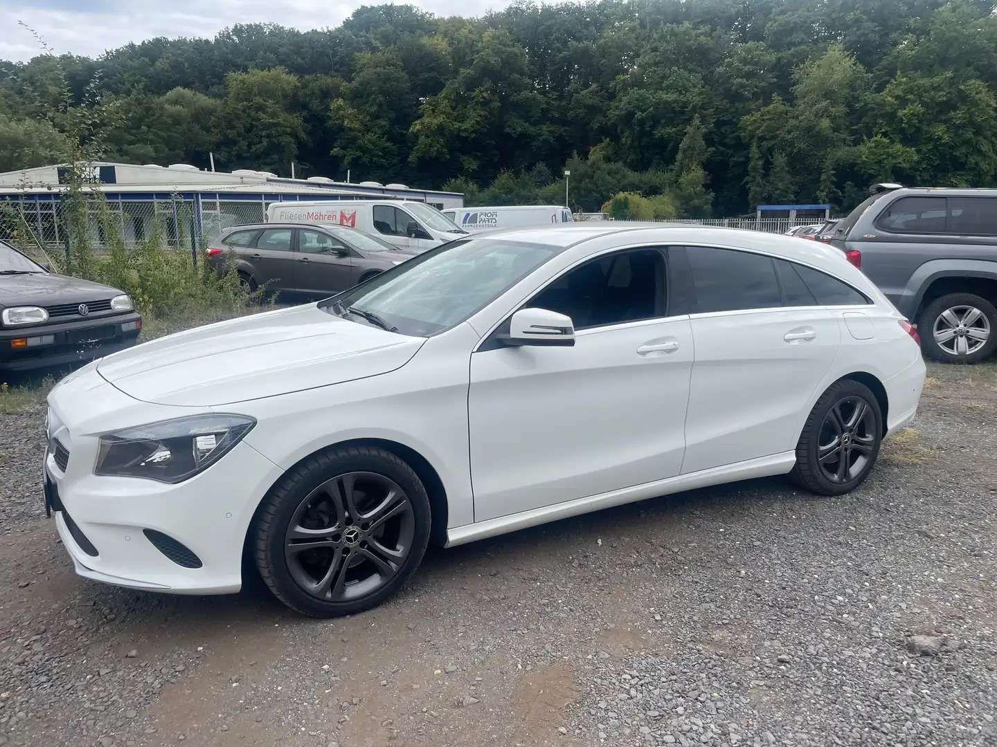 Mercedes-Benz CLA 200 CLA Shooting Brake Diesel Shooting Brake d 7G-DCT Bílá - 1
