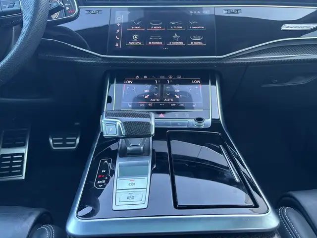 Audi Q7 view 9
