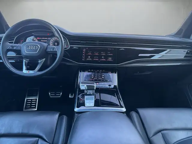 Audi Q7 view 8