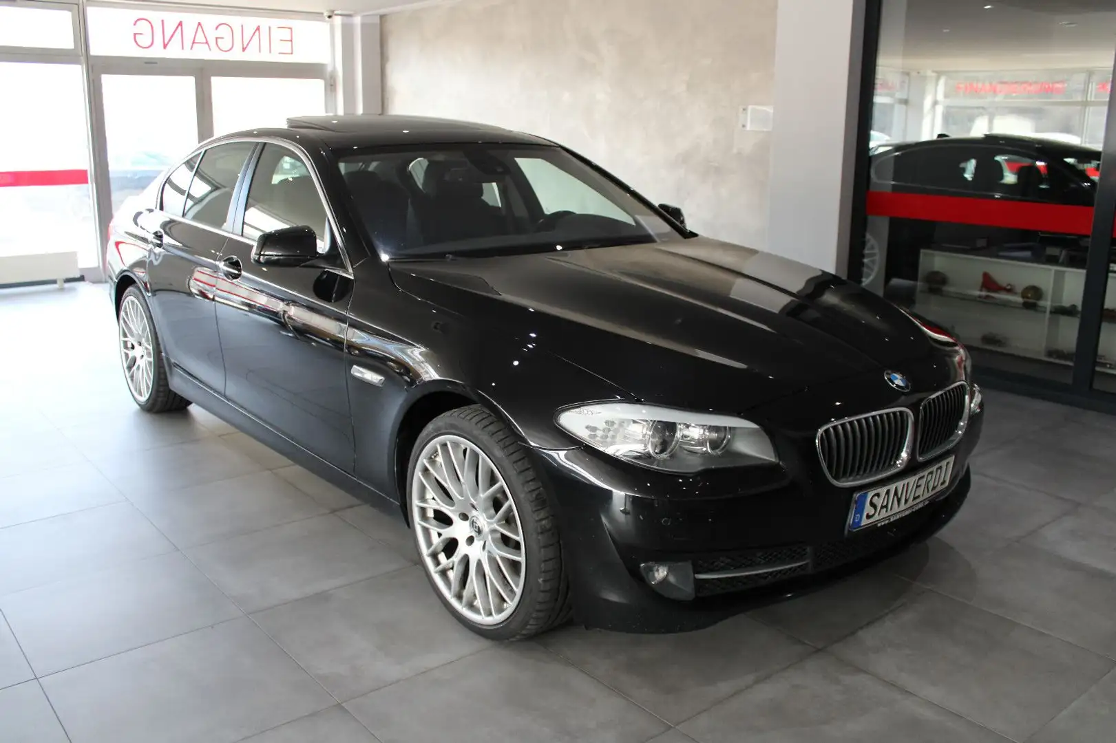 BMW 530 i LEDER NAVI XENON EL.GSD HEAD-UP RFK SHZ 20" Schwarz - 2