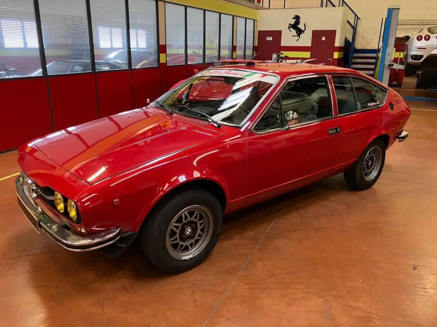 Alfa Romeo Alfetta GTV 2 litres Rojo - 2