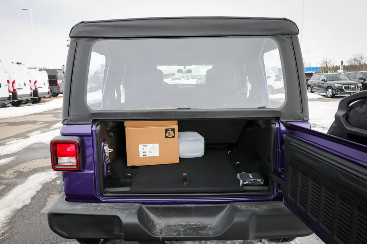 Jeep Wrangler photo Jeep Wrangler