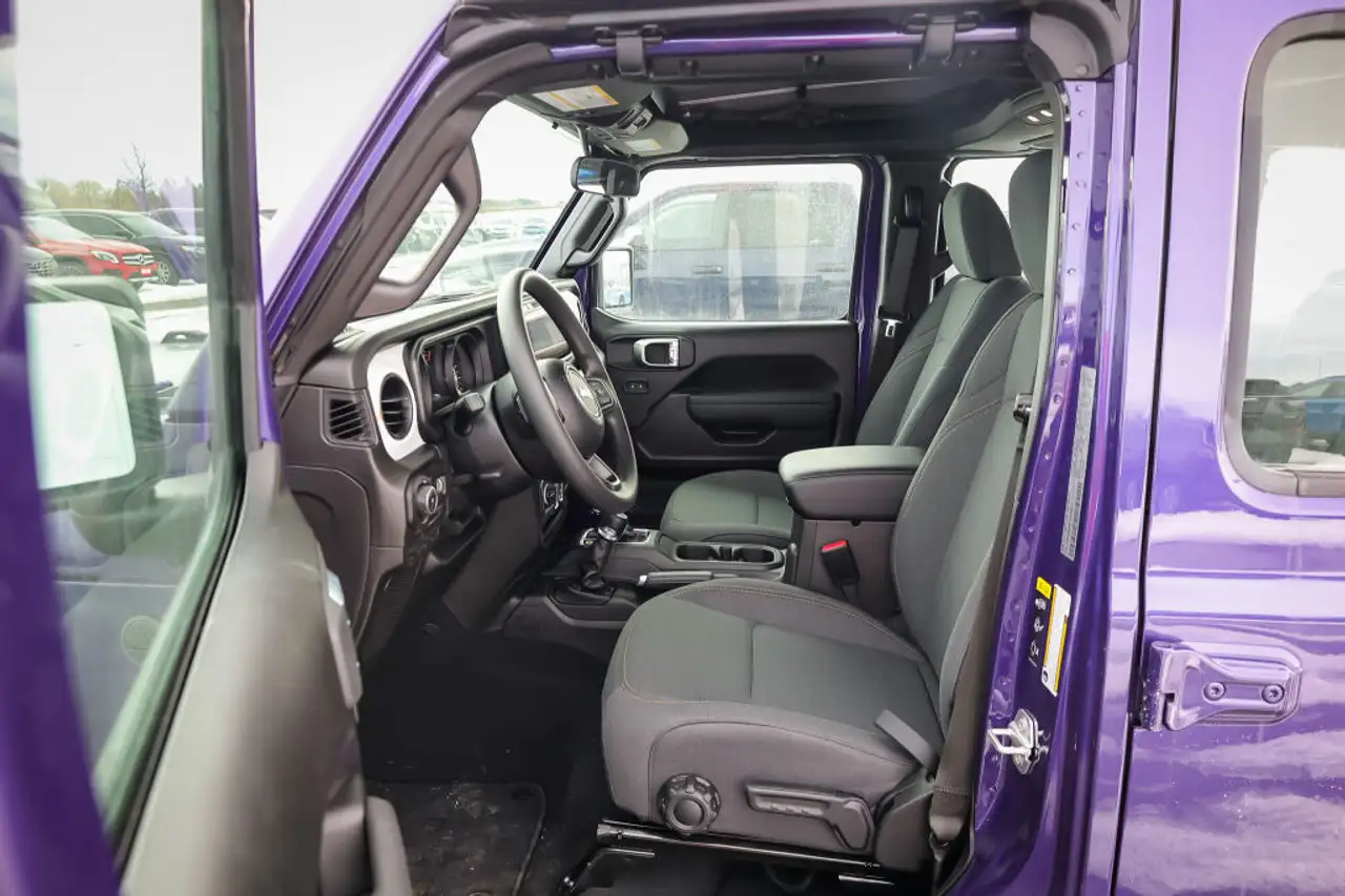 Jeep Wrangler photo Jeep Wrangler
