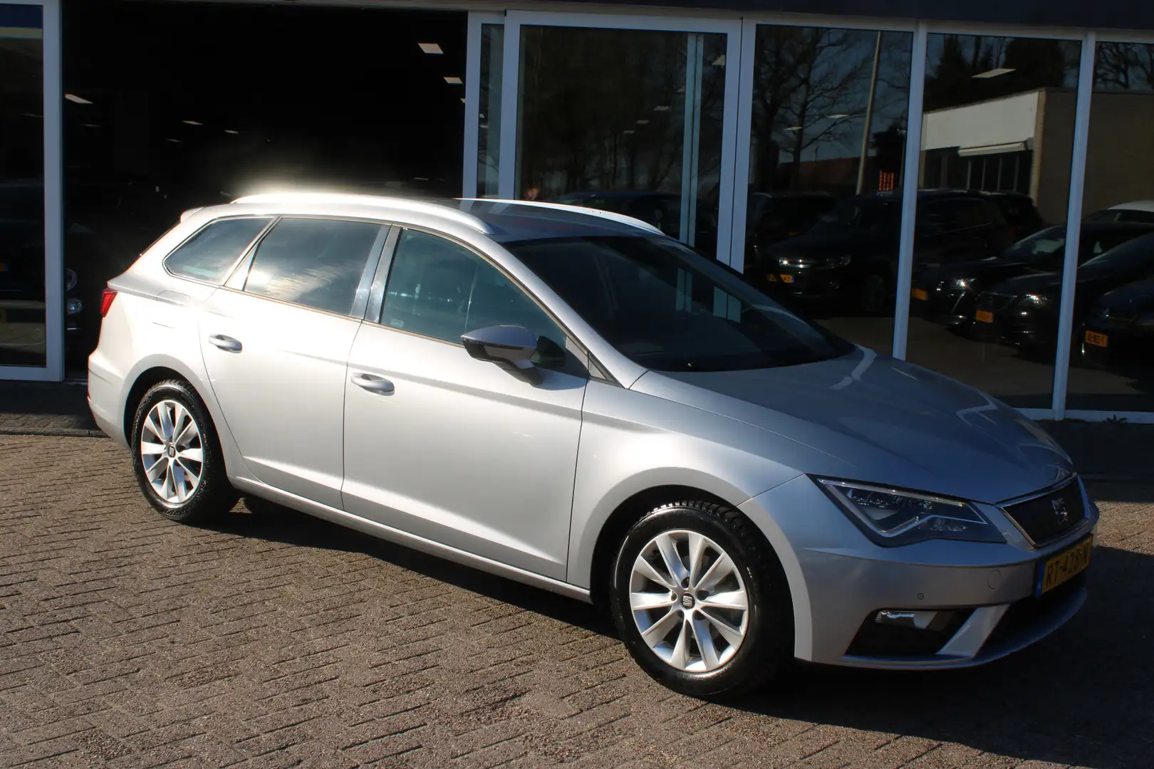 SEAT Leon ST 1.0 EcoTSI Style Business Intense Grau - 2