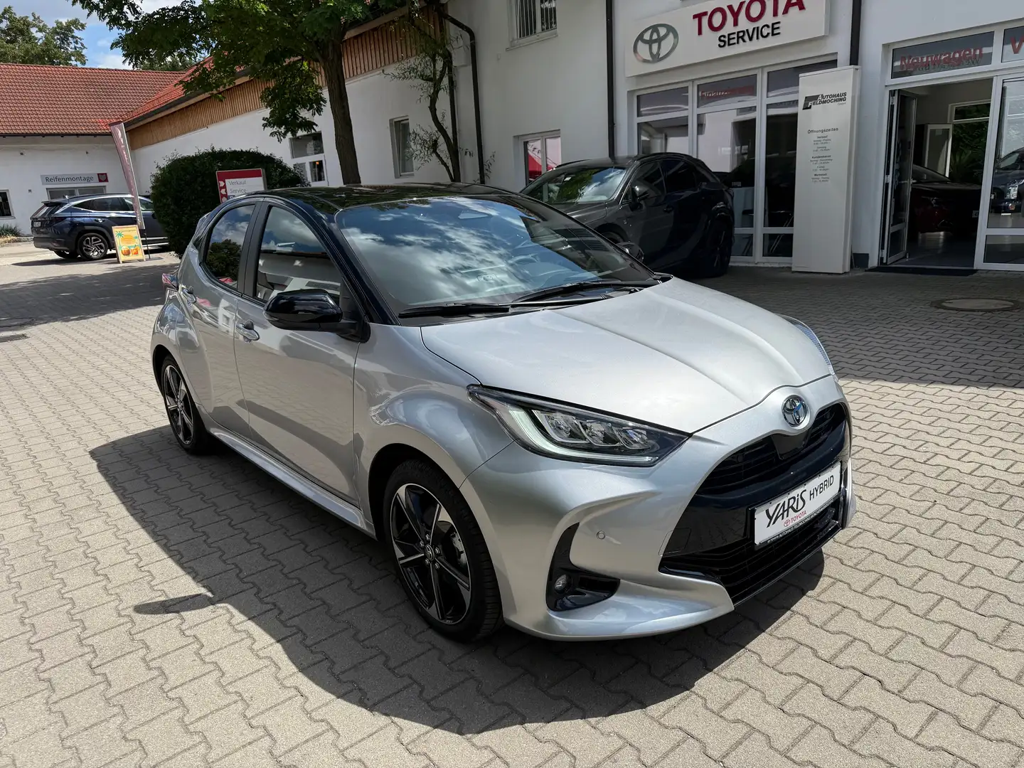 Toyota Yaris Hybrid 130 1.5 Style Plus,JBL,Navi,Head-UP,Alu Silber - 1