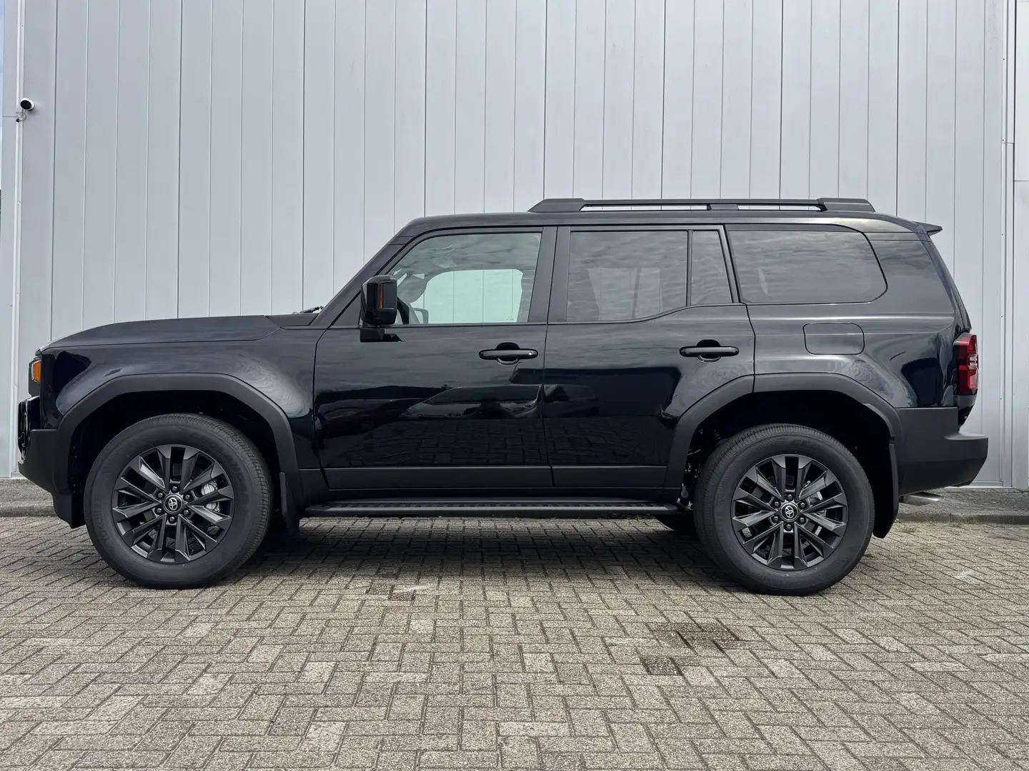 Toyota Land Cruiser 2.8 D-4D Professional 2025 5 Persoons Nieuw Voorra Zwart - 2