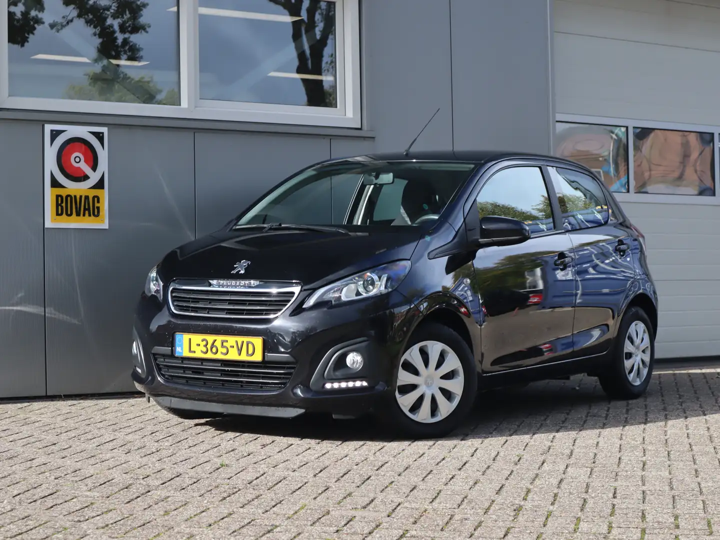 Peugeot 108 1.0 e-VTi Active / 5 deurs / Airco Zwart - 1