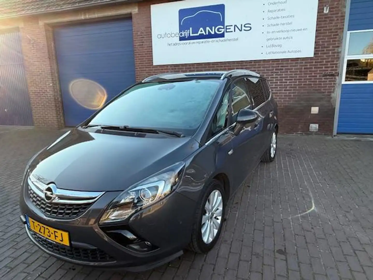 Opel Zafira Tourer 1.4 Cosmo 7p. , PDC V + A, Navi, Stoelverwarm. , T Gris - 1