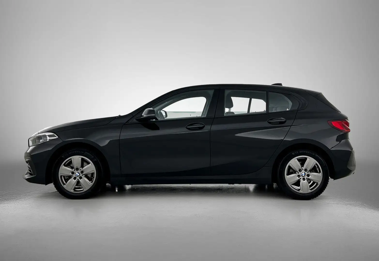 BMW 118 1-serie 118i Executive Edition Automaat (NAVIGATIE Noir - 2