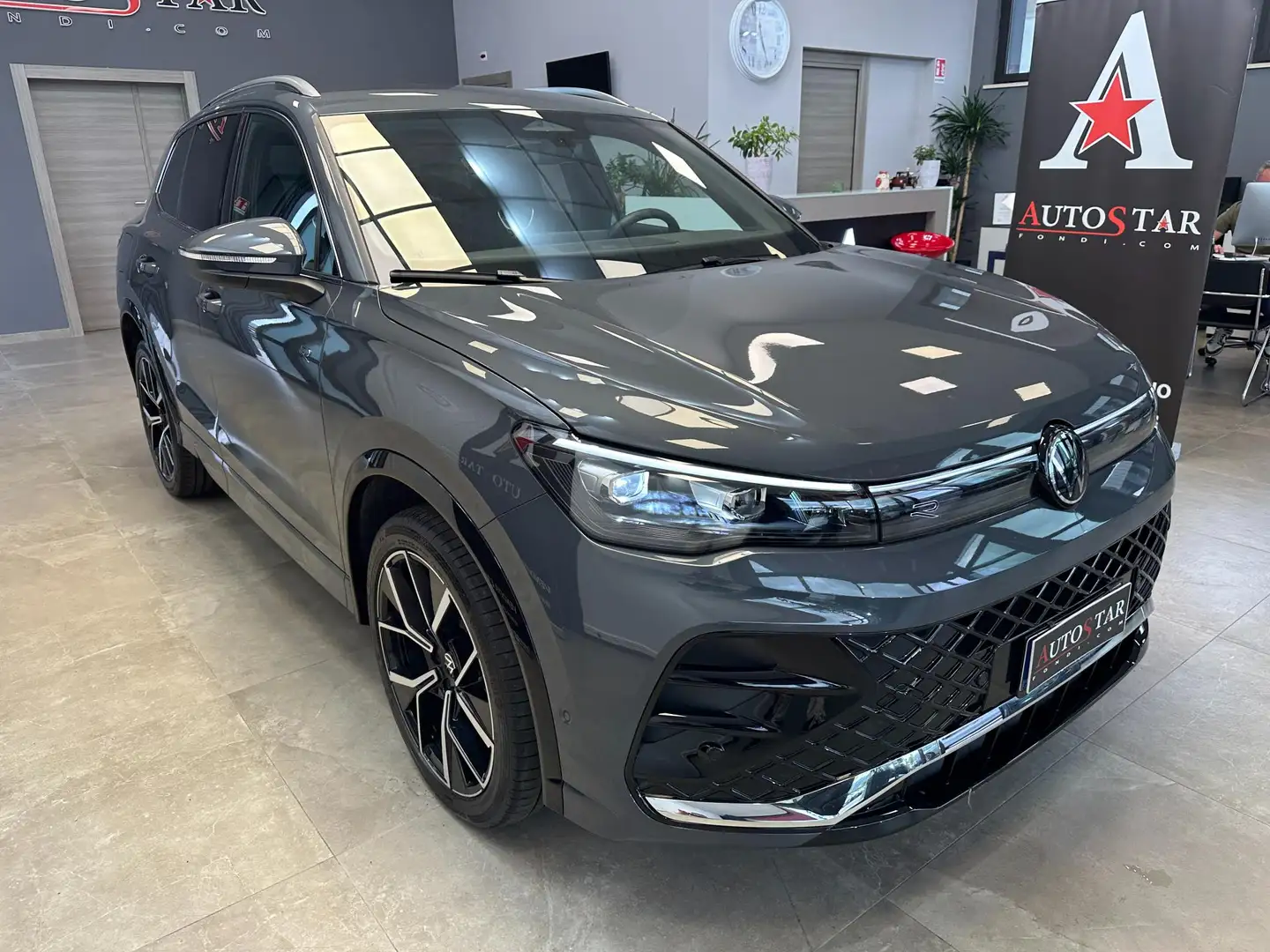 Volkswagen Tiguan 2.0 tdi R-Line 4motion 193cv dsg - IVA ESPOSTA Grigio - 2